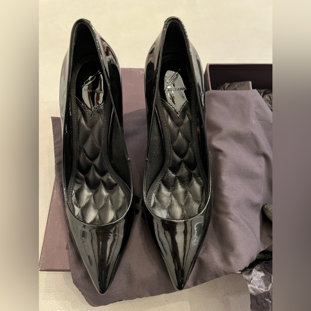 B Brian Atwood 7.5 black patent leather pumps